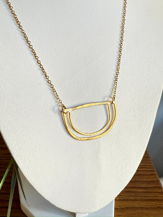 Arch Necklace